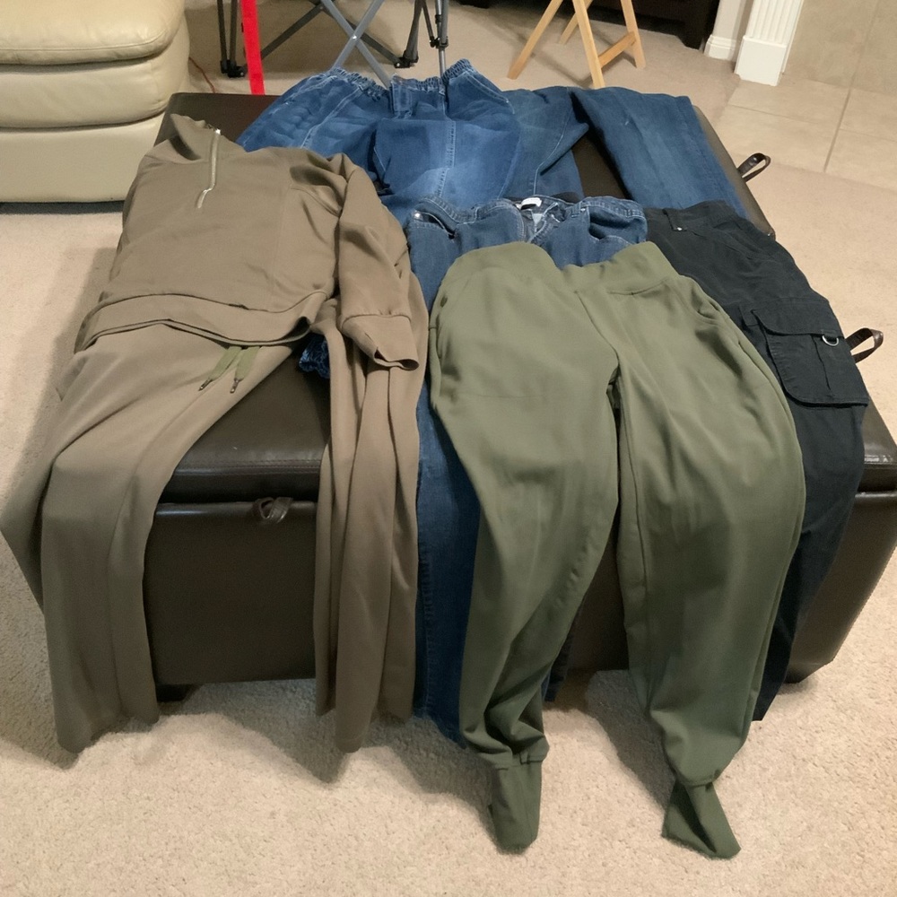 Bundle Variety Bundle, 5 Pairs Of Jeans and 1 Jogger Set.